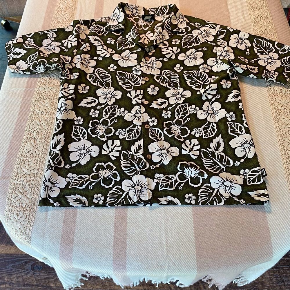 ODO Men’s Hawaiian Floral Button Down Shirt